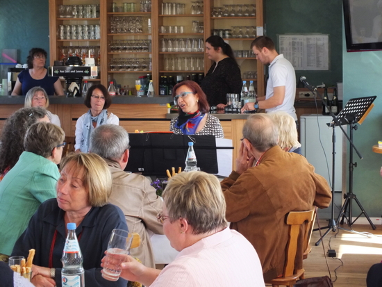 Birgit Amail-Funk sang bekannte Lieder aus Musicals.