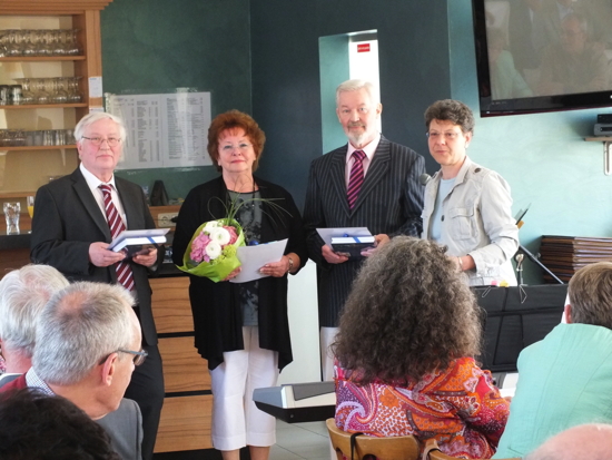 Für ihre mehr als 10-jährige Vorstandstätigkeit wurde Wolfgang Bäuerlein zum Ehrenvorsitzenden, Magda Schönith und Heinz Roeszies zu Ehrenmitgliedern ernannt.